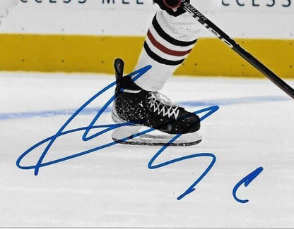 Photo autographiée 8x10 signée par Alex Vlasic des Blackhawks de Chicago #2