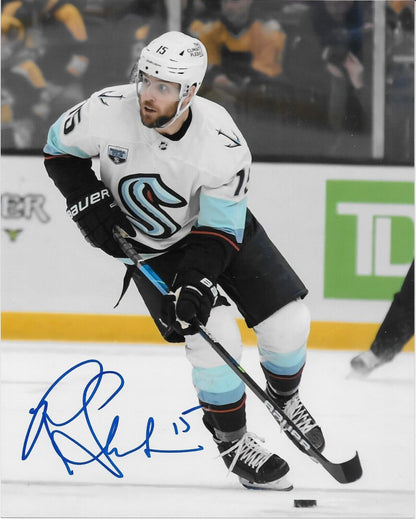 Photo 8x10 autographiée par Riley Sheahan des Golden Knights de Vegas #2