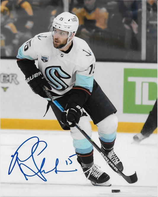 Photo 8x10 autographiée par Riley Sheahan des Golden Knights de Vegas #2