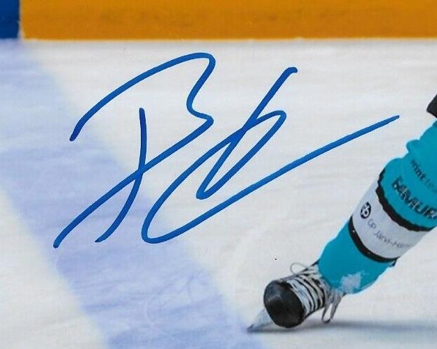 Photo 8x10 autographiée par Brad Lambert de l'équipe de Finlande des Jets de Winnipeg lors du repêchage de la LNH 2022 #3
