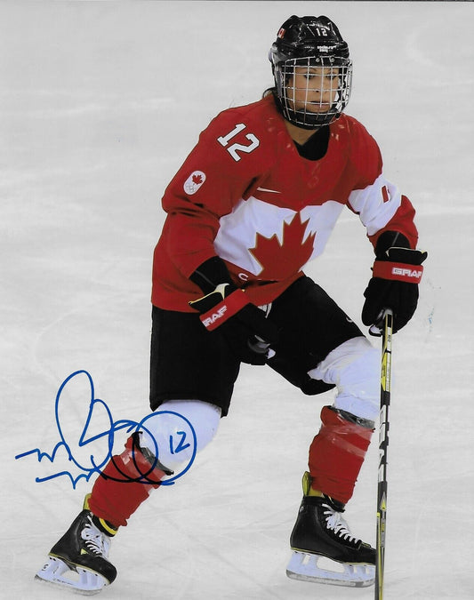 Ballon de hockey féminin 8x10 #1 signé par Meaghan Mikkelson, Équipe Canada, Jeux olympiques de Sotchi 2014
