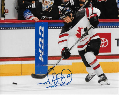 Ballon de hockey féminin 8x10 #4 signé par Meaghan Mikkelson, Équipe Canada, Jeux olympiques de 2010