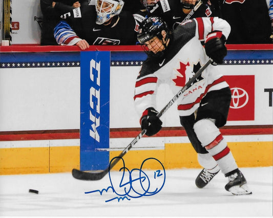 Ballon de hockey féminin 8x10 #4 signé par Meaghan Mikkelson, Équipe Canada, Jeux olympiques de 2010