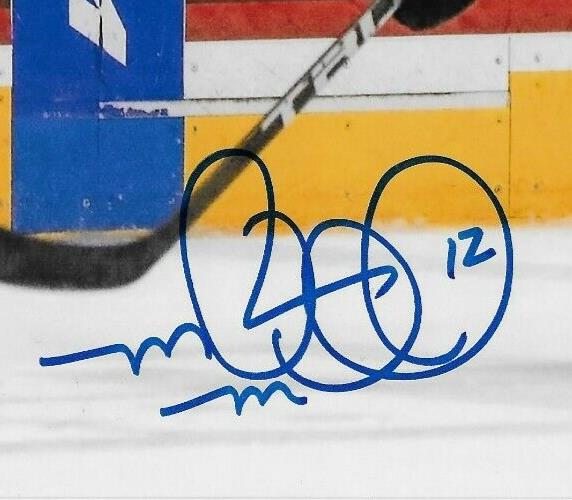 Ballon de hockey féminin 8x10 #4 signé par Meaghan Mikkelson, Équipe Canada, Jeux olympiques de 2010