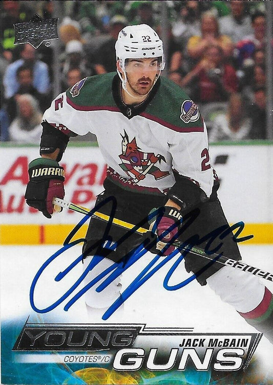 Carte de recrue Upper Deck Young Guns 2022-23 signée Jack McBain des Arizona Coyotes