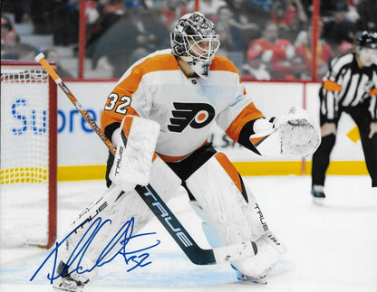 Photo autographiée 8x10 signée Felix Sandstrom des Flyers de Philadelphie #6