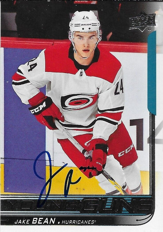 Carte de recrue signée Jake Bean des Hurricanes de la Caroline 2018-19 UD Young Guns
