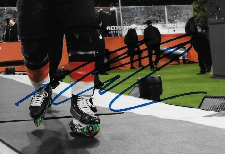 Photo autographiée 8x10 signée Scott Laughton des Flyers de Philadelphie #1