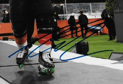 Photo autographiée 8x10 signée Scott Laughton des Flyers de Philadelphie #1