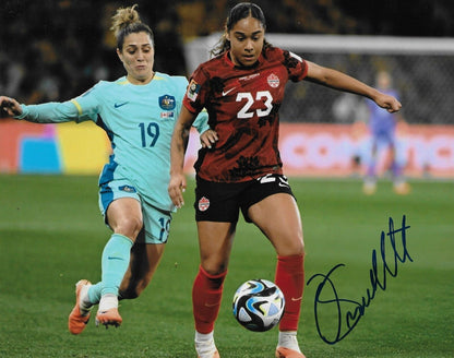 Photo autographiée 8x10 de l'équipe canadienne de soccer féminin d'Olivia Smith n° 2 originale