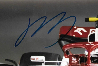 Photo autographiée 8x10 de Zhou Guanyu Formule 1 Alpha Romeo n°3 originale