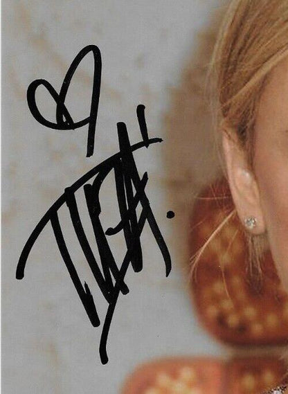 Signed Iliza Shlesinger Last Man Standing Autographed 8x10 Photo #3 Original