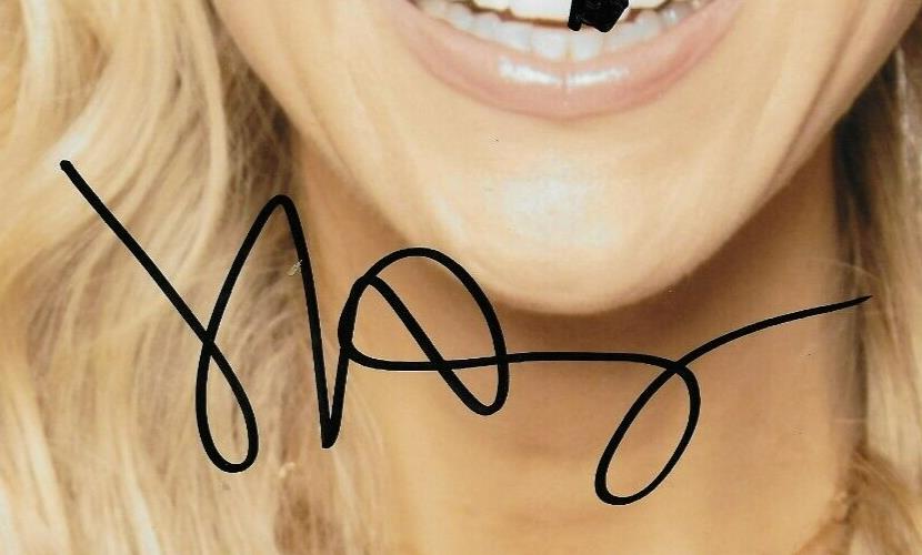 Photo autographiée 8x10 de la comédienne Nikki Glaser n°7 originale