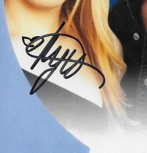Signed Melissa Joan Hart Rent Control 8x10 Photo #2 with JSA Authentication