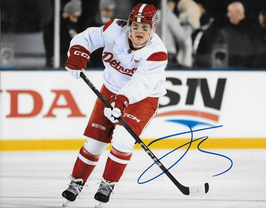 Signed Jonatan Berggren Detroit Red Wings Outdoor Classic 8x10 Photo #2 Original
