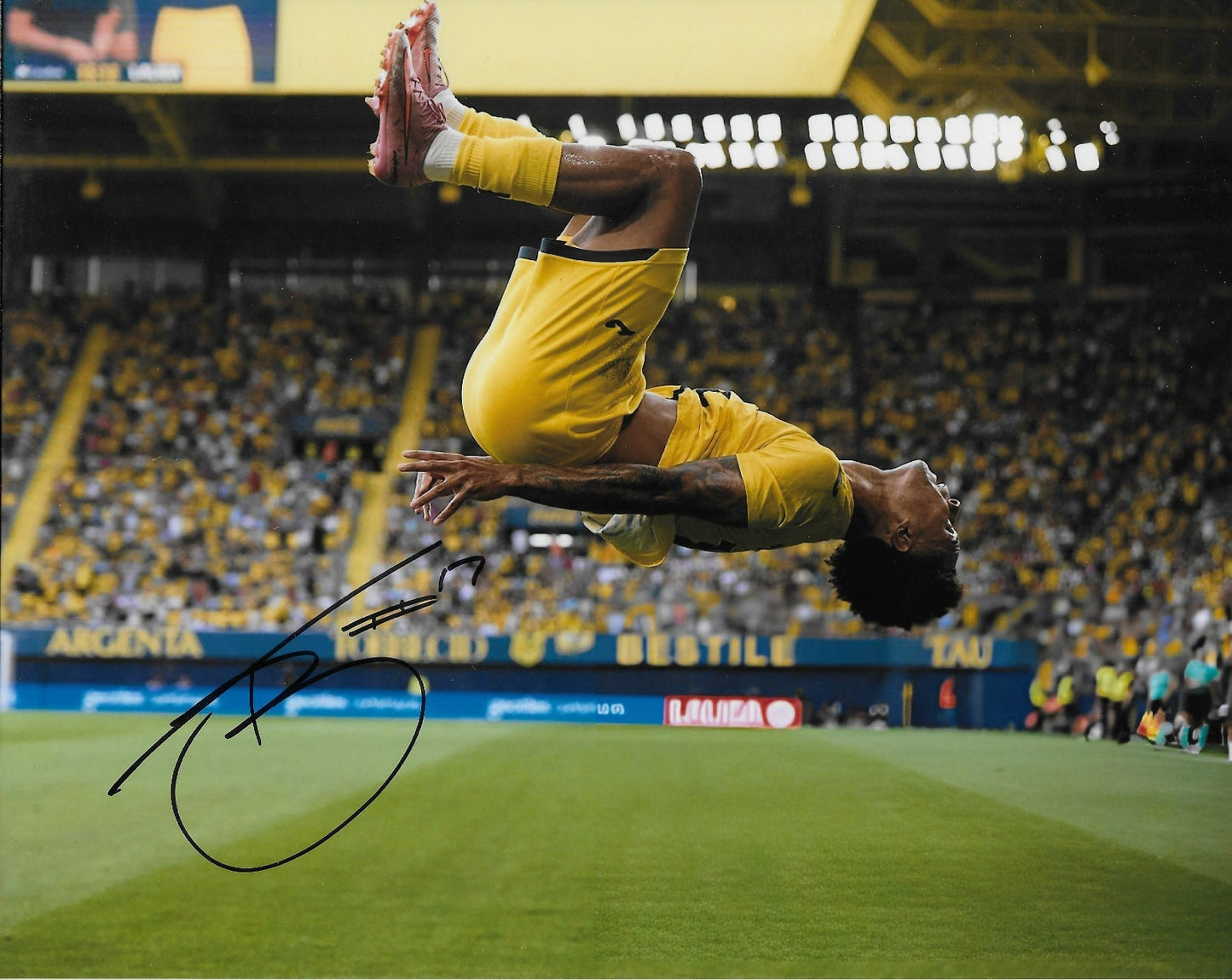 Signed Tajon Buchanan Villarreal FC Team Canada FC Soccer 8x10 Photo #2 Original