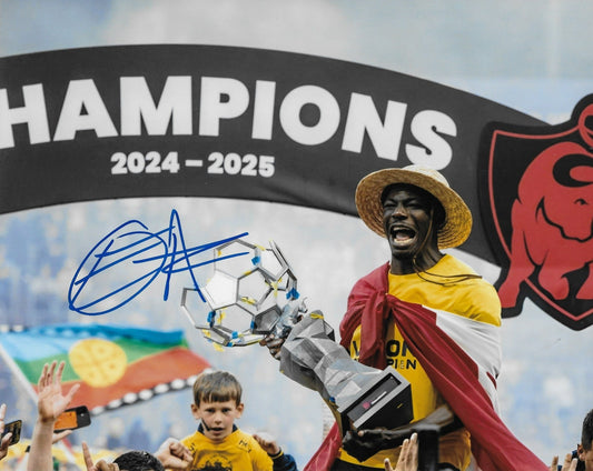 Signed  Promise David Team Canada FC Belgian Union SG 8x10 Photo #2 Original