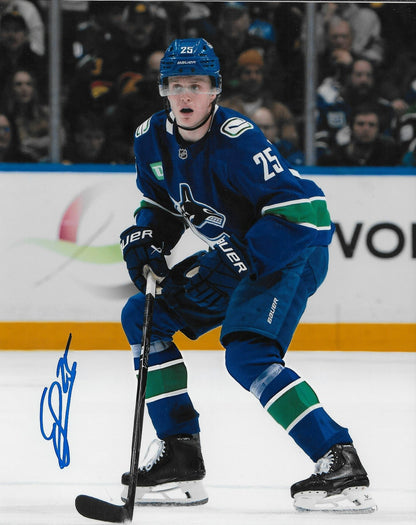 Signed Elias Pettersson Vancouver Canucks Defencemann 8x10 Photo #4 Original